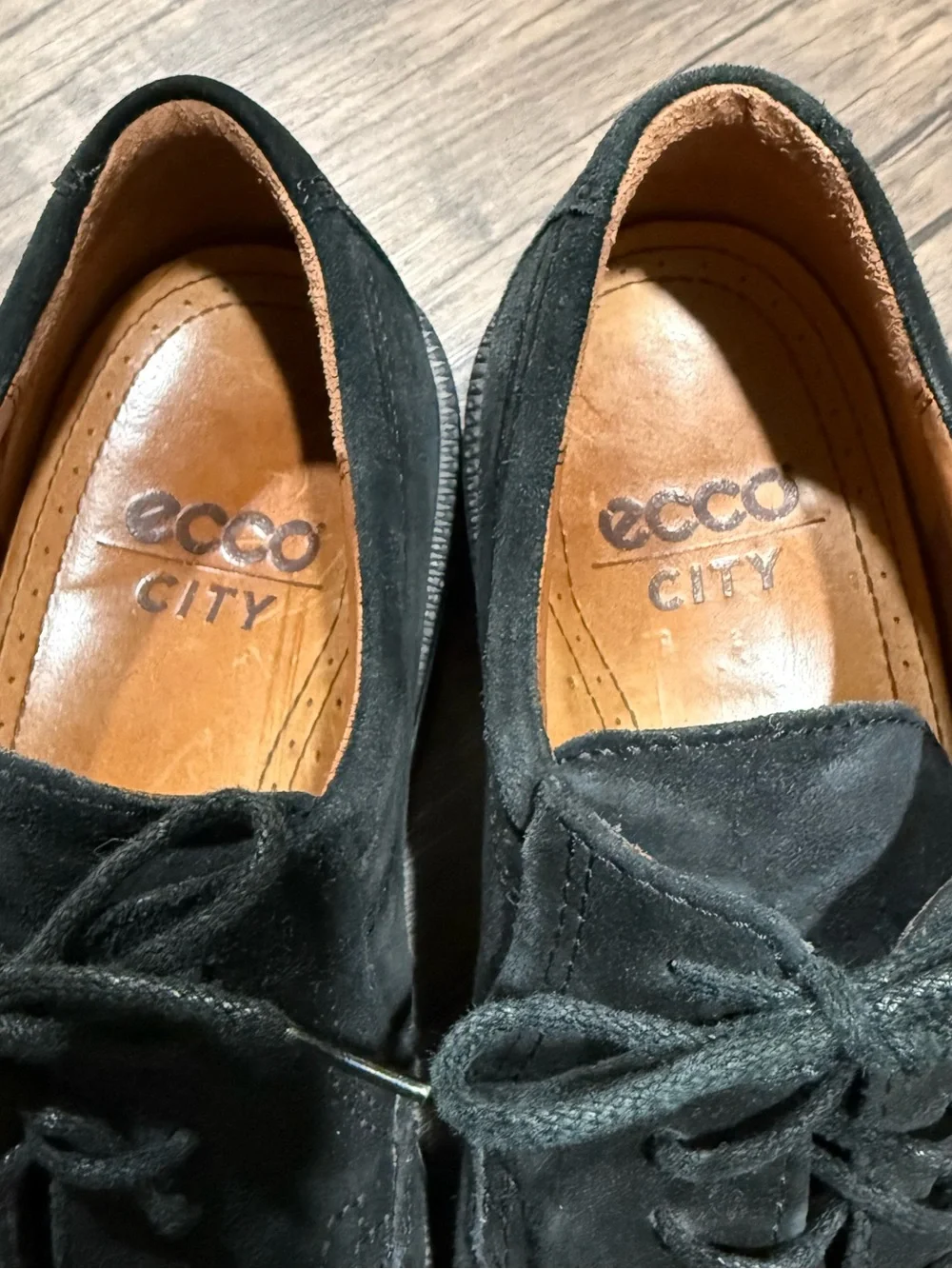 Ecco Black Suede Men’s Chukka Lace-Up shoes